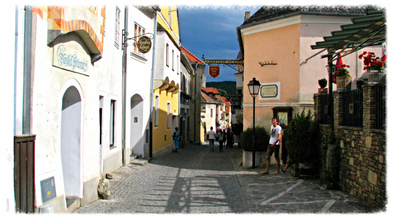 Stadtbesichtigung und Einkehr in Dürnstein